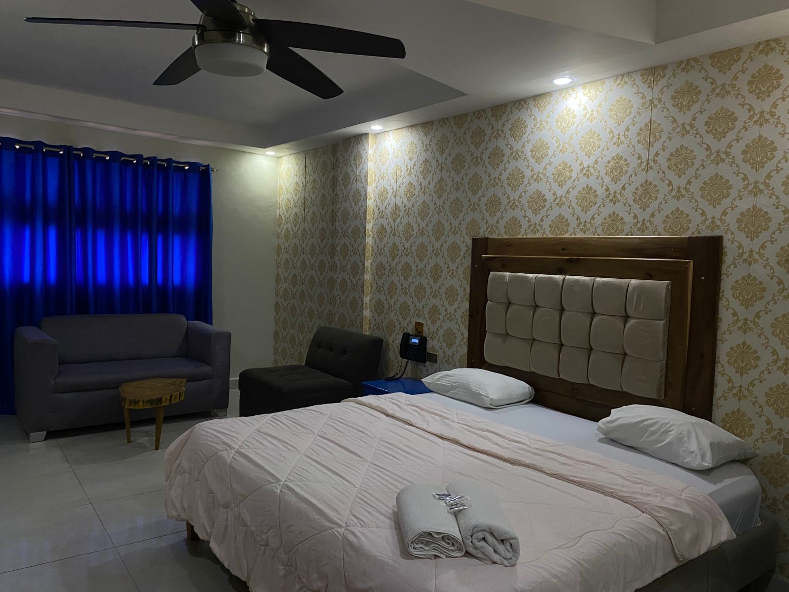 Habitación 303 – Sencilla Gold con cama King Size